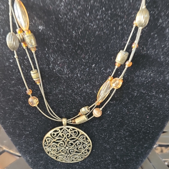Jewelry - GIVEAWAY, Elegant Gold Pendant Necklace